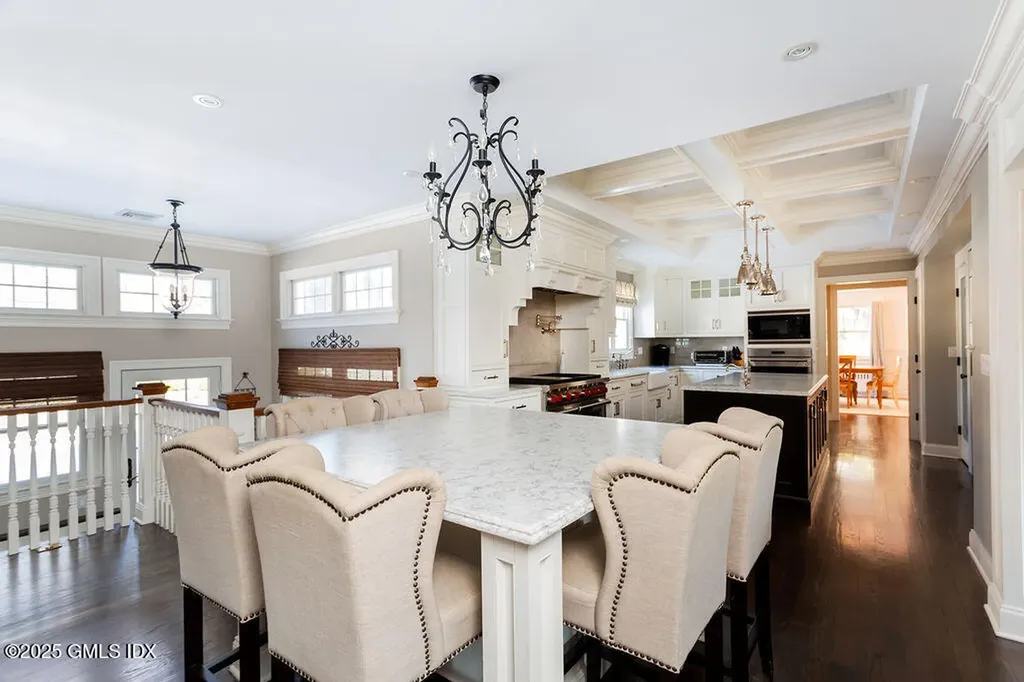 7 Robin Place Old Greenwich CT 06870