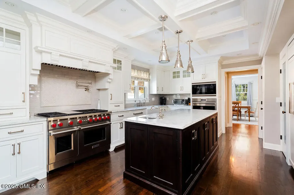 7 Robin Place Old Greenwich CT 06870