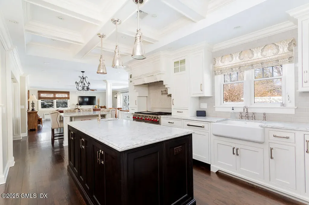 7 Robin Place Old Greenwich CT 06870