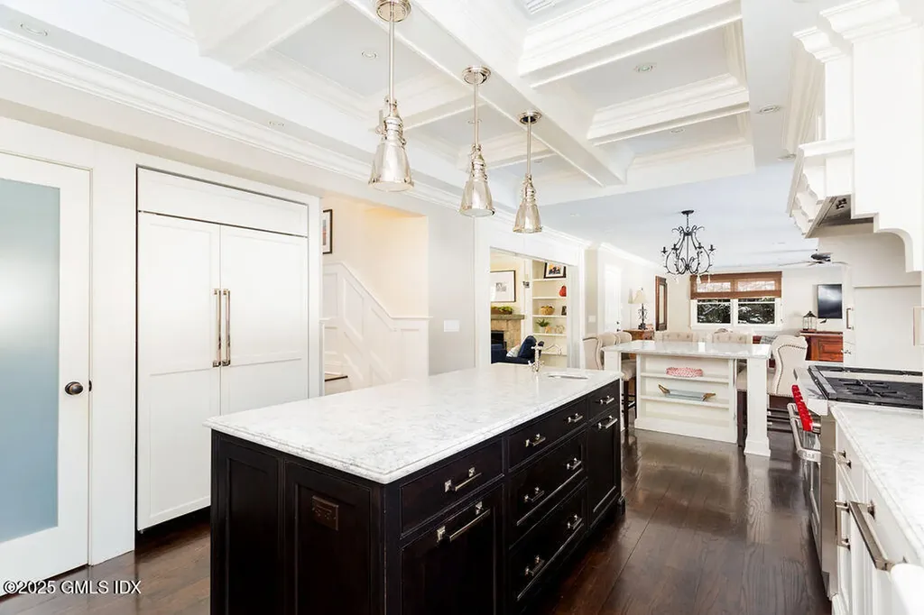 7 Robin Place Old Greenwich CT 06870