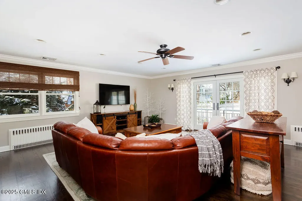 7 Robin Place Old Greenwich CT 06870