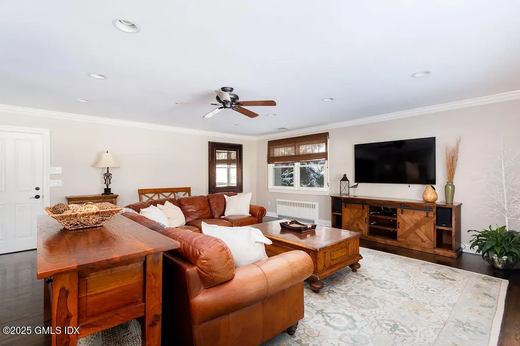 7 Robin Place Old Greenwich CT 06870