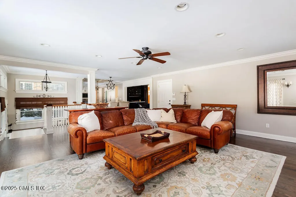 7 Robin Place Old Greenwich CT 06870