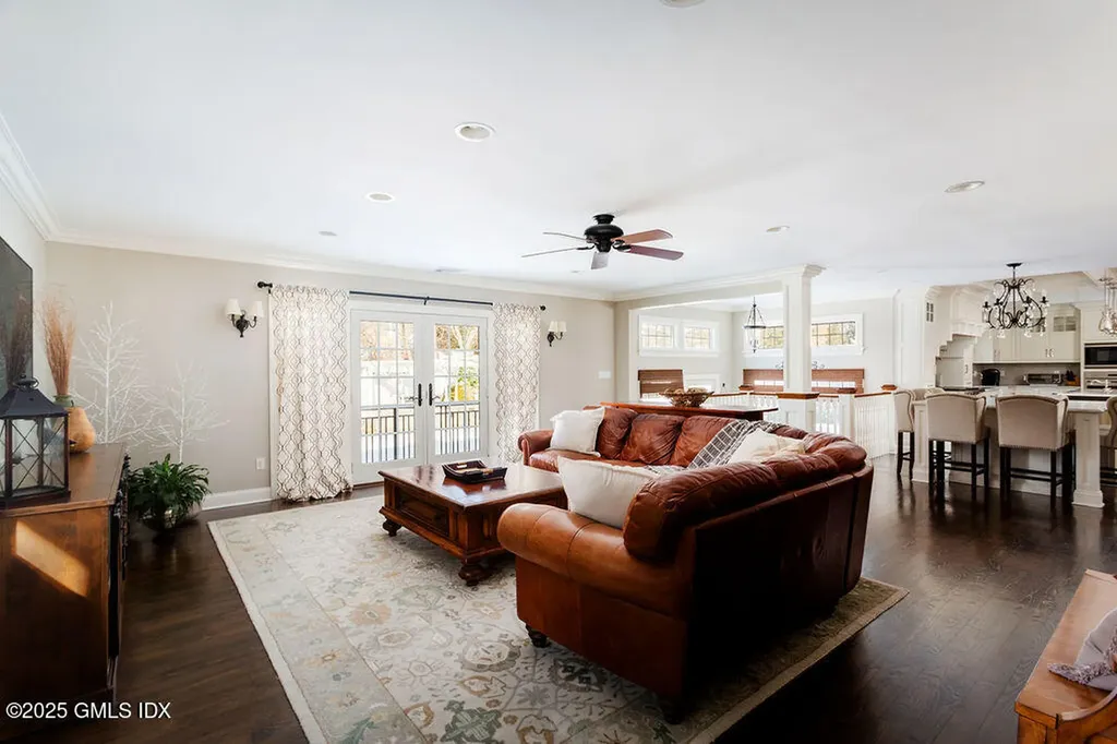 7 Robin Place Old Greenwich CT 06870