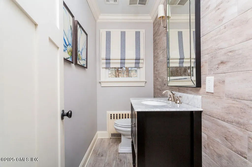 7 Robin Place Old Greenwich CT 06870