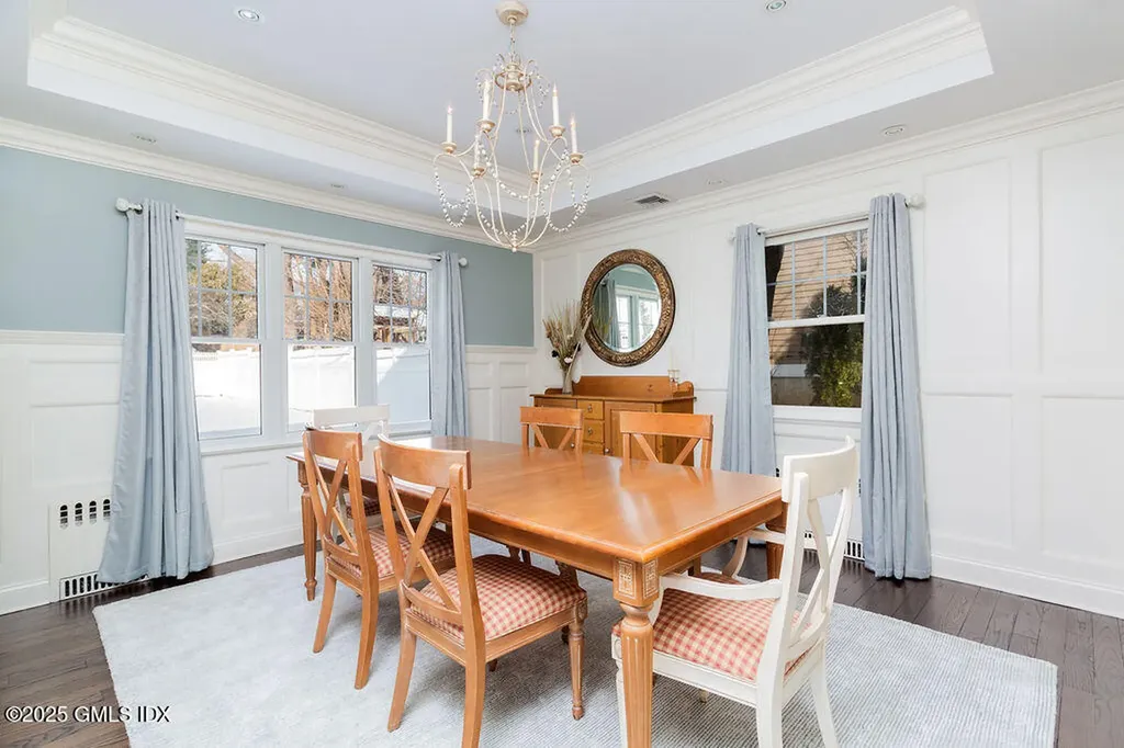 7 Robin Place Old Greenwich CT 06870
