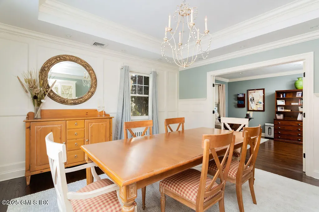 7 Robin Place Old Greenwich CT 06870