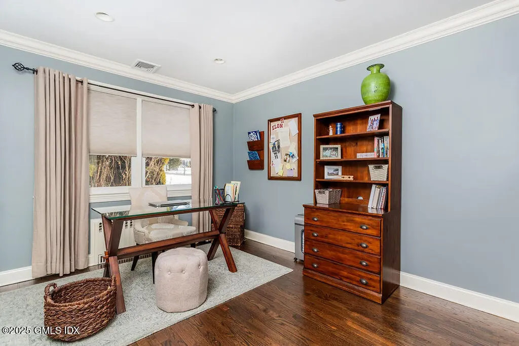 7 Robin Place Old Greenwich CT 06870