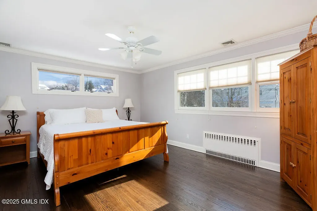 7 Robin Place Old Greenwich CT 06870