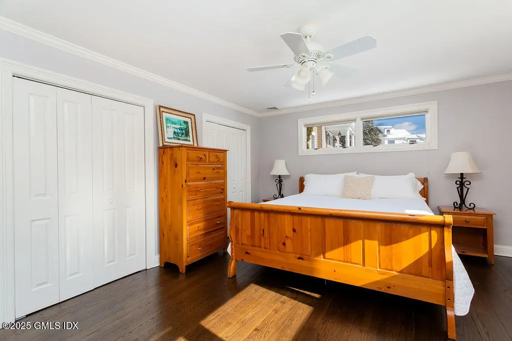 7 Robin Place Old Greenwich CT 06870