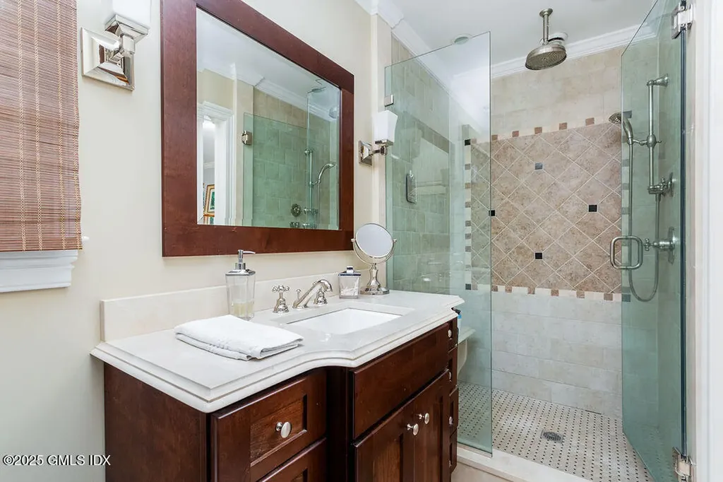 7 Robin Place Old Greenwich CT 06870