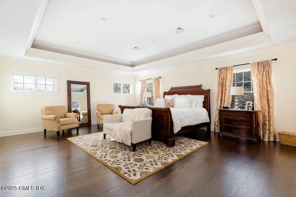 7 Robin Place Old Greenwich CT 06870