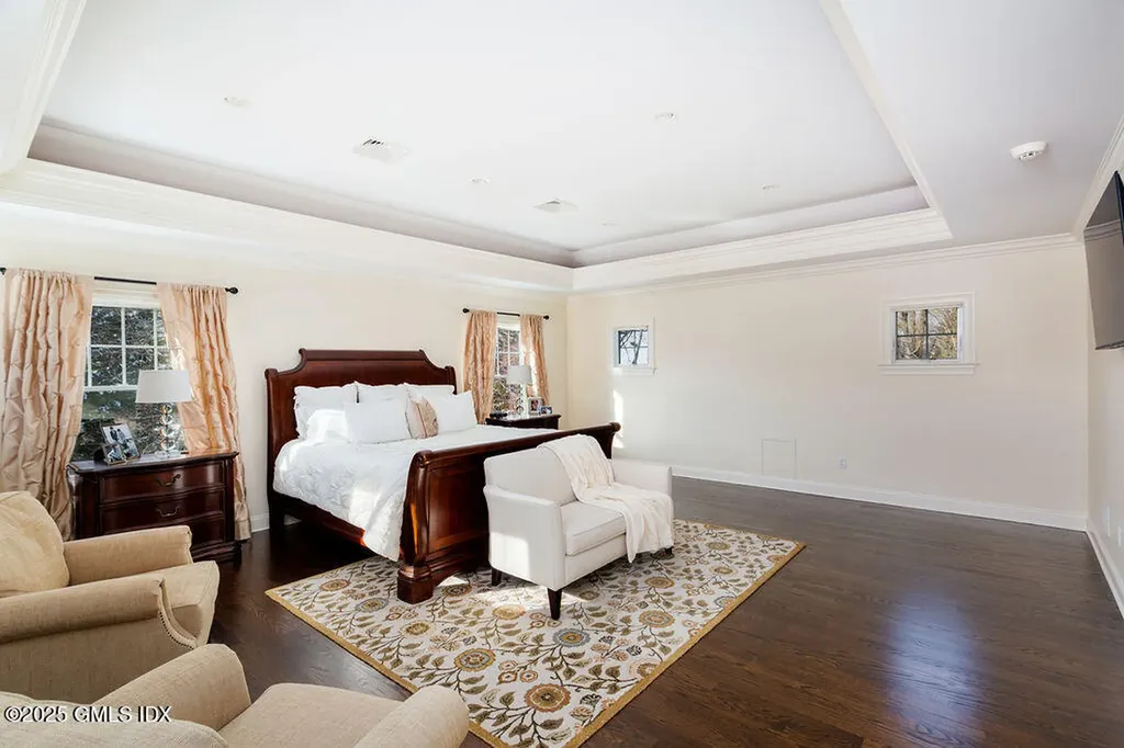 7 Robin Place Old Greenwich CT 06870