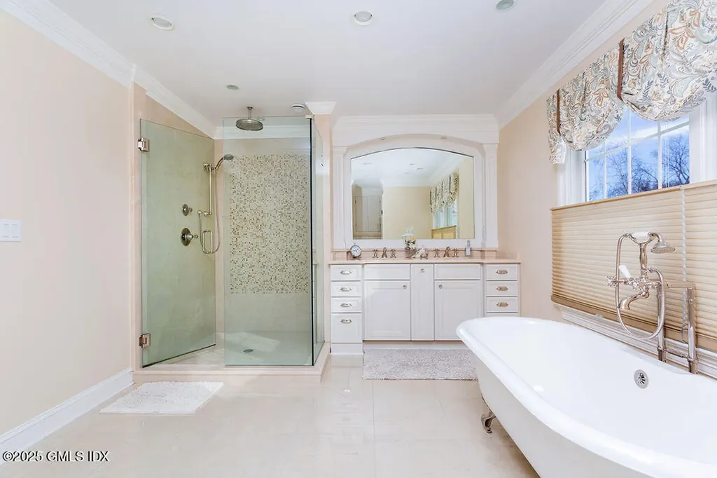 7 Robin Place Old Greenwich CT 06870