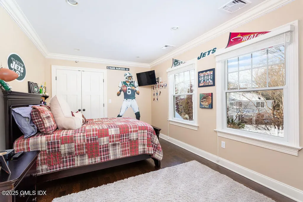7 Robin Place Old Greenwich CT 06870