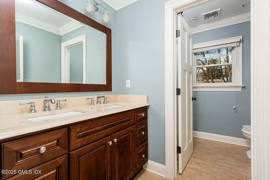 7 Robin Place Old Greenwich CT 06870