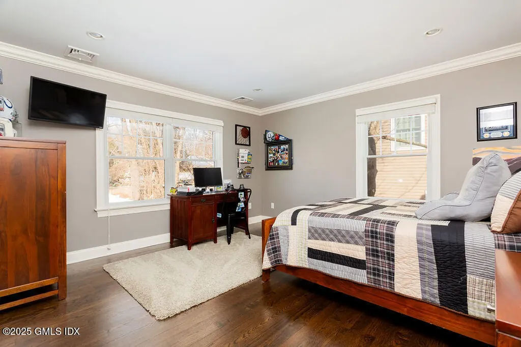 7 Robin Place Old Greenwich CT 06870