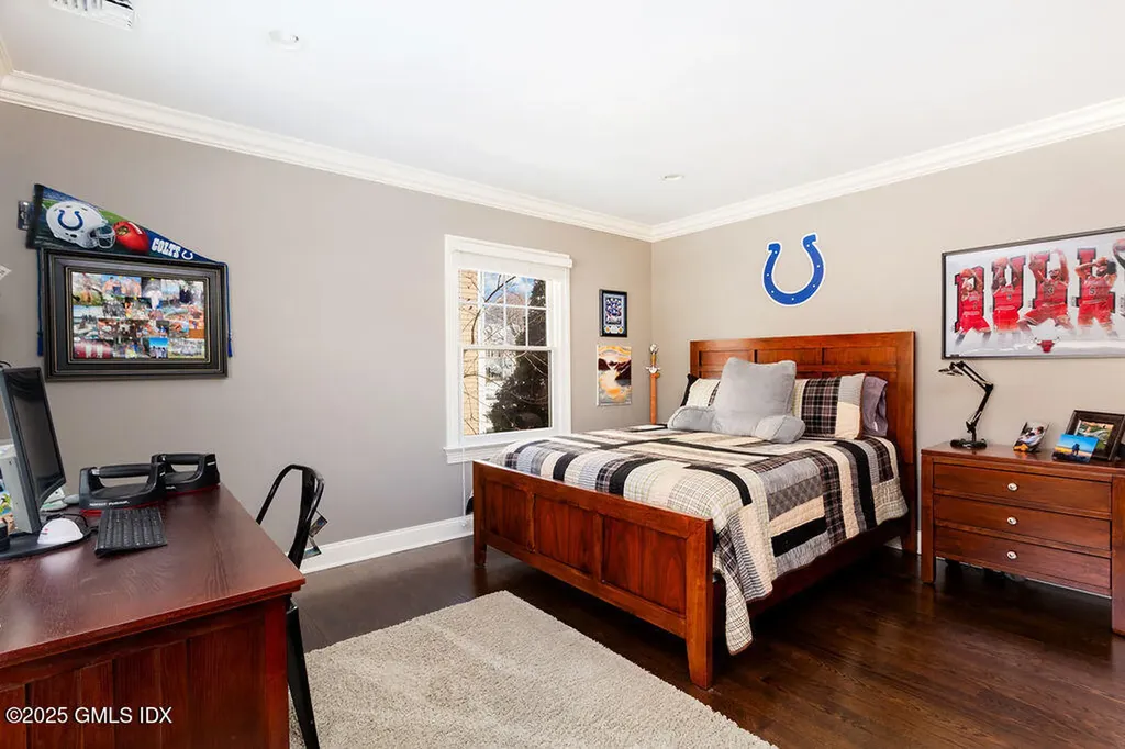 7 Robin Place Old Greenwich CT 06870
