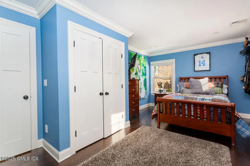 7 Robin Place Old Greenwich CT 06870