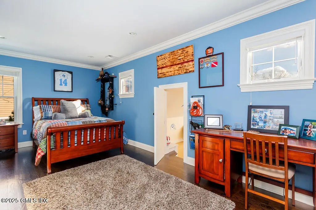 7 Robin Place Old Greenwich CT 06870