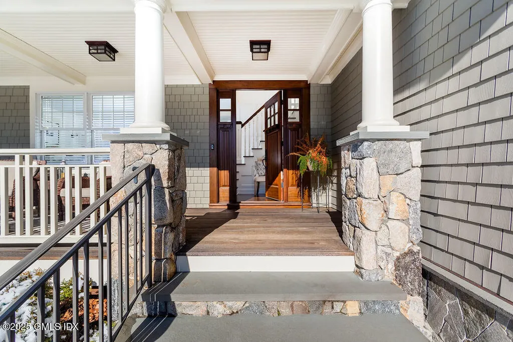 7 Robin Place Old Greenwich CT 06870