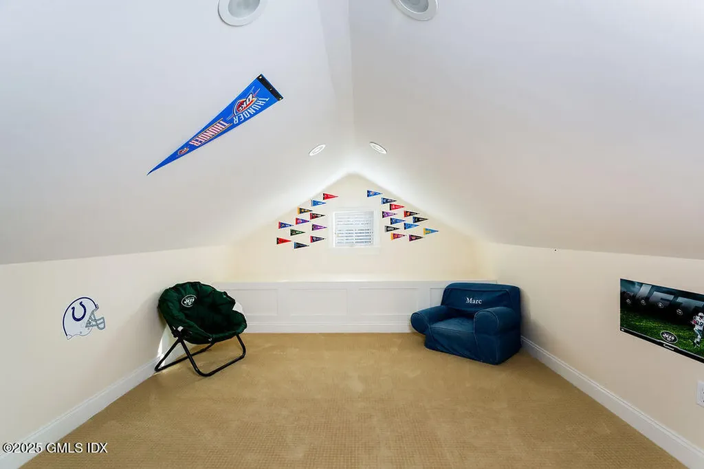 7 Robin Place Old Greenwich CT 06870