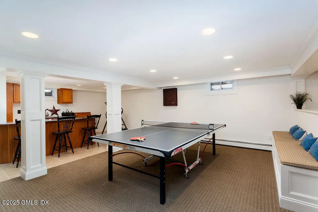 7 Robin Place Old Greenwich CT 06870