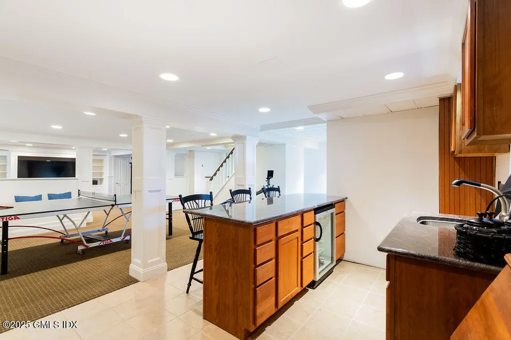 7 Robin Place Old Greenwich CT 06870