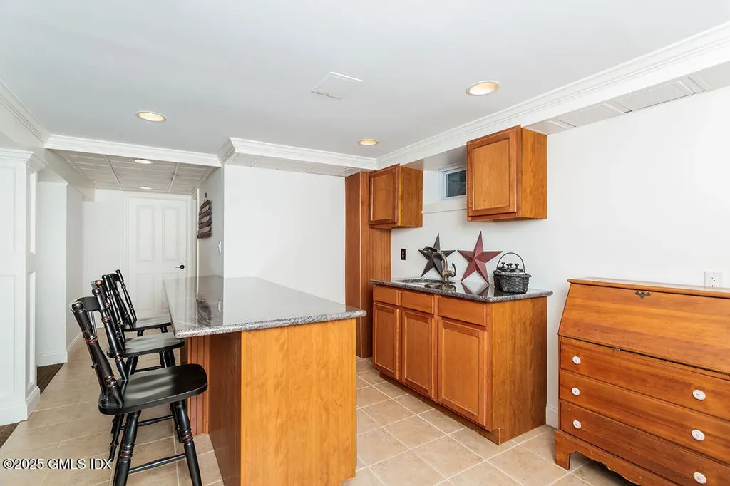 7 Robin Place Old Greenwich CT 06870