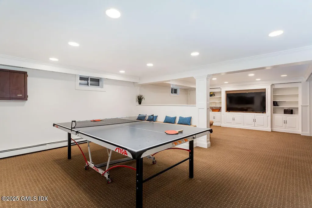 7 Robin Place Old Greenwich CT 06870