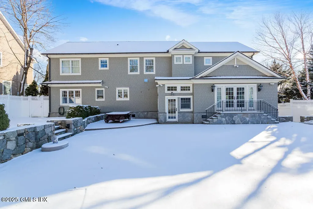 7 Robin Place Old Greenwich CT 06870