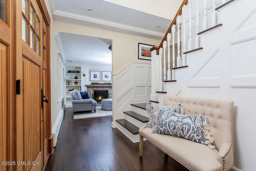7 Robin Place Old Greenwich CT 06870