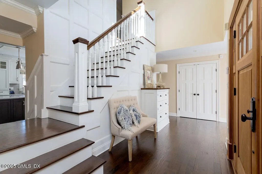 7 Robin Place Old Greenwich CT 06870
