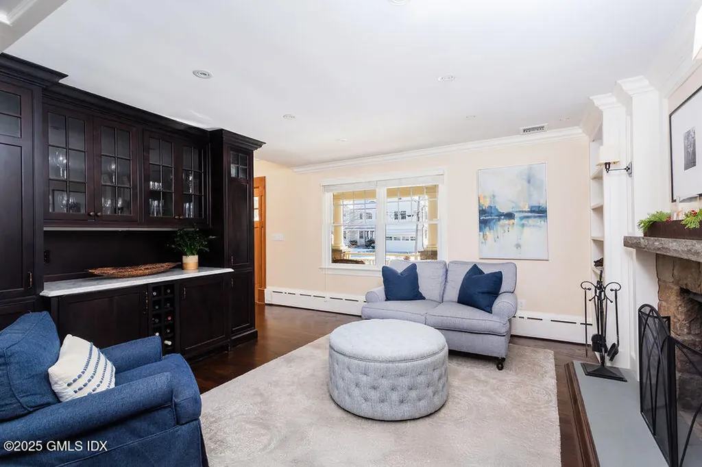 7 Robin Place Old Greenwich CT 06870