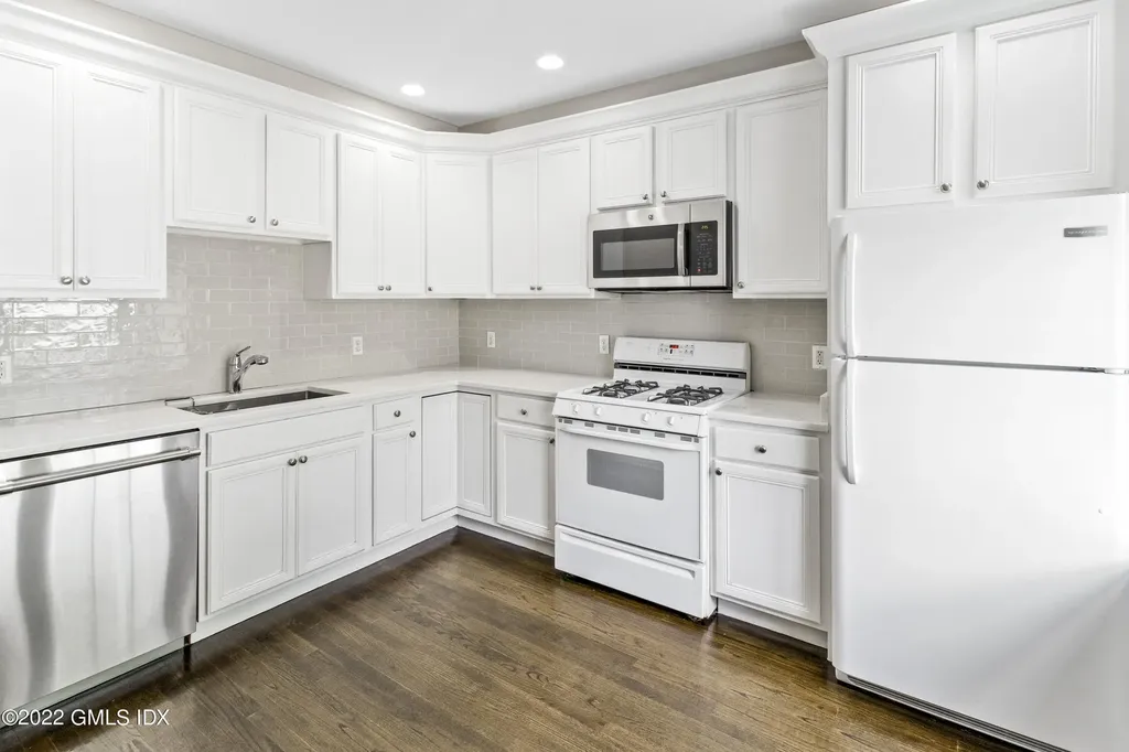 285 Davis Avenue Greenwich CT 06830