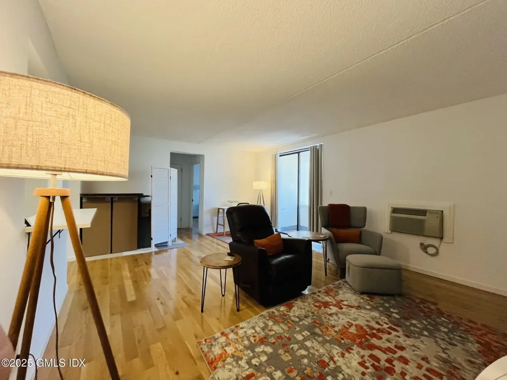 1525 E Putnam Avenue Old Greenwich CT 06870