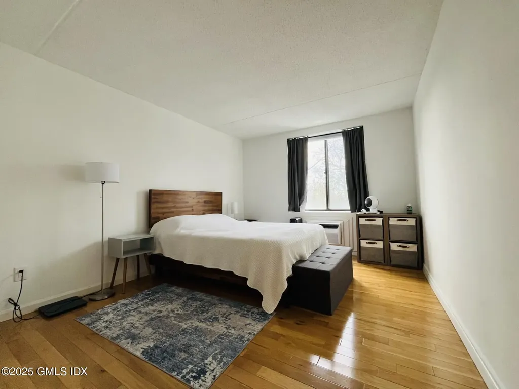 1525 E Putnam Avenue Old Greenwich CT 06870