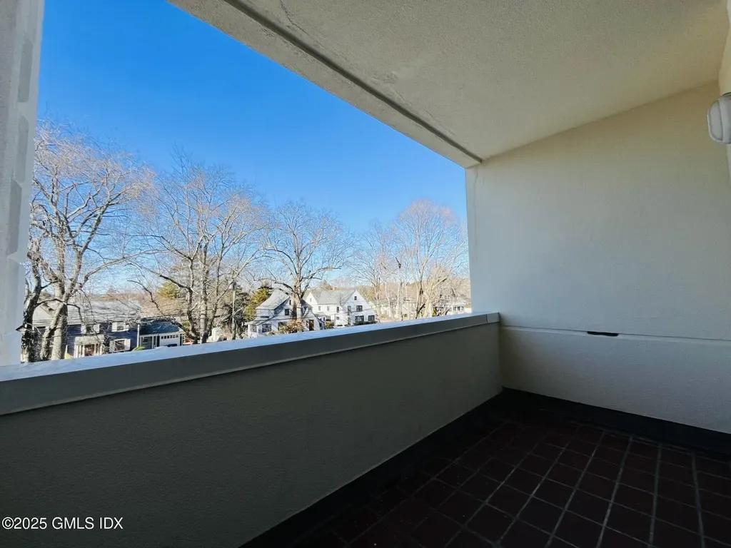 1525 E Putnam Avenue Old Greenwich CT 06870