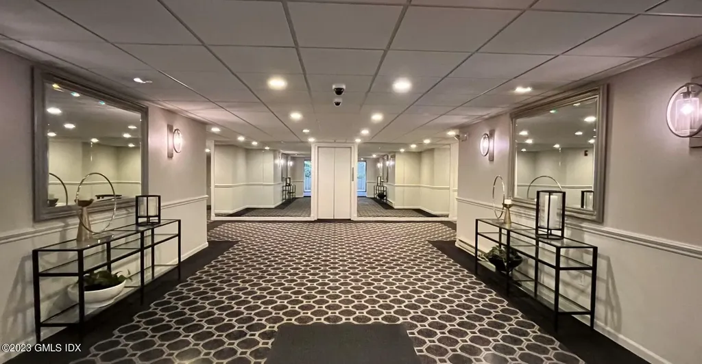 1525 E Putnam Avenue Old Greenwich CT 06870