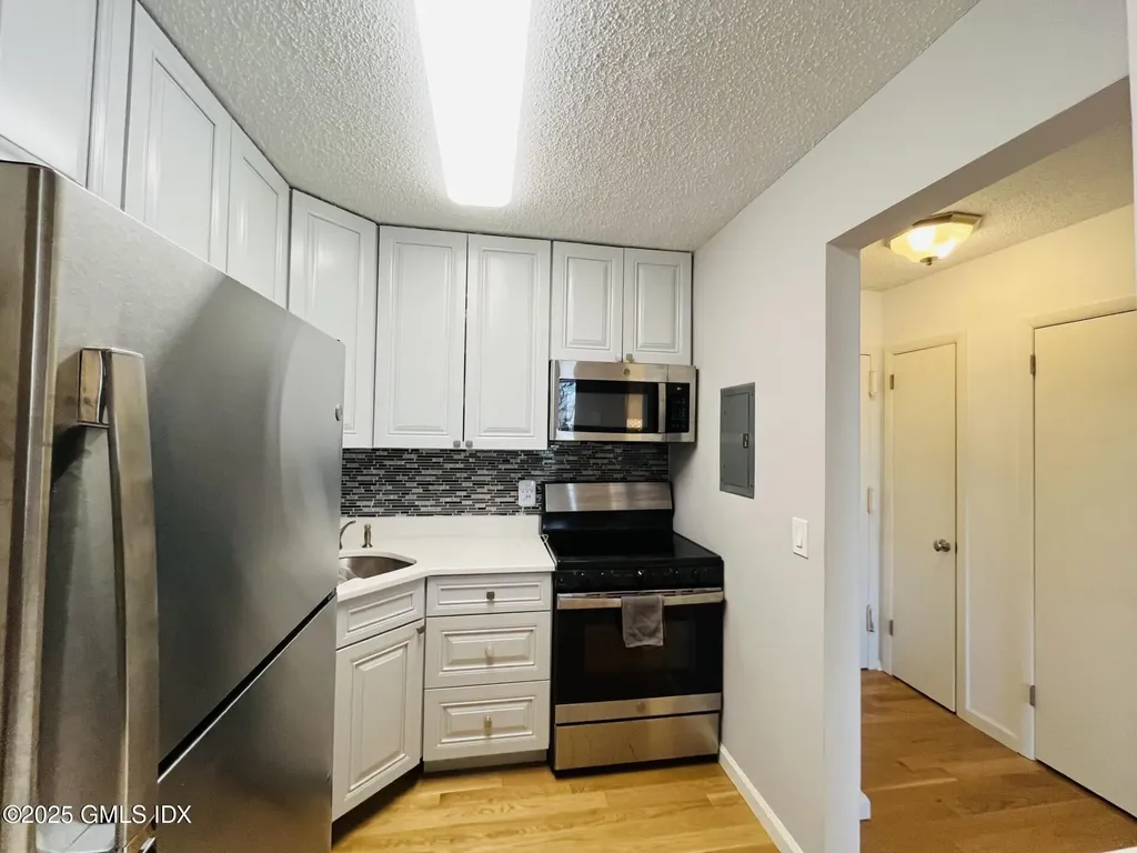 1525 E Putnam Avenue Old Greenwich CT 06870