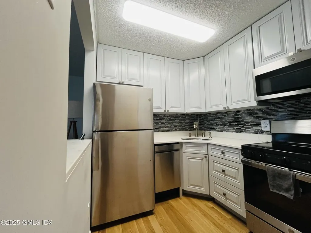 1525 E Putnam Avenue Old Greenwich CT 06870