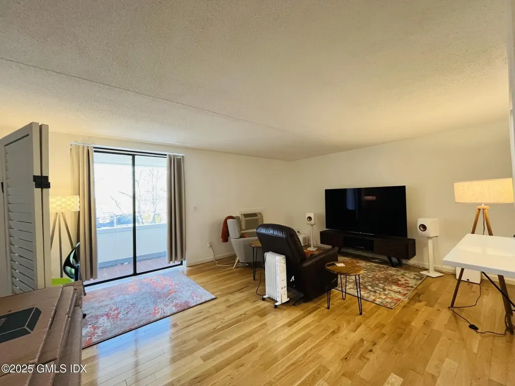 1525 E Putnam Avenue Old Greenwich CT 06870