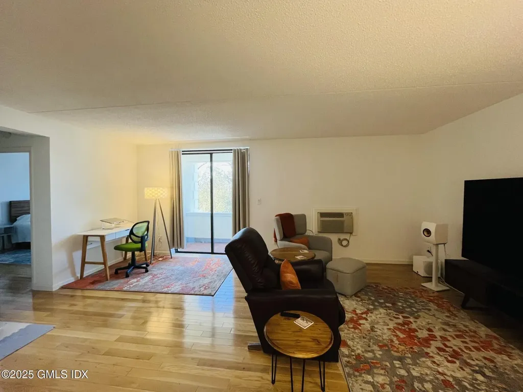 1525 E Putnam Avenue Old Greenwich CT 06870