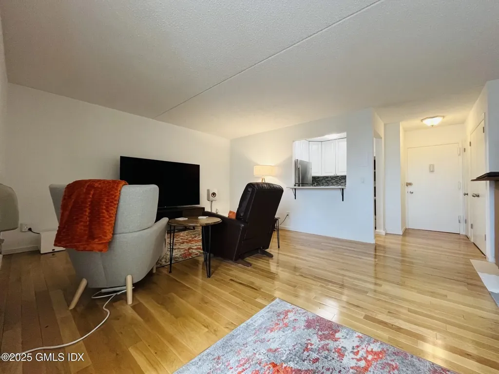 1525 E Putnam Avenue Old Greenwich CT 06870