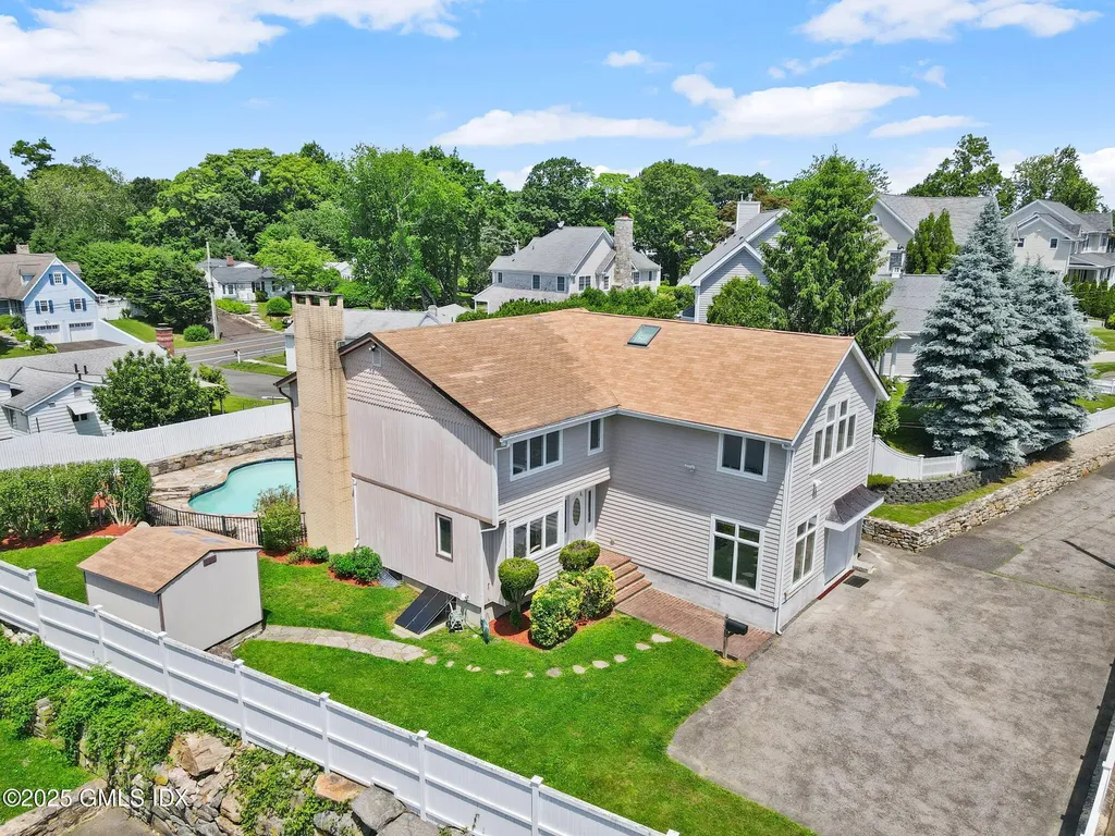 16 Elizabeth Lane Riverside CT 06878