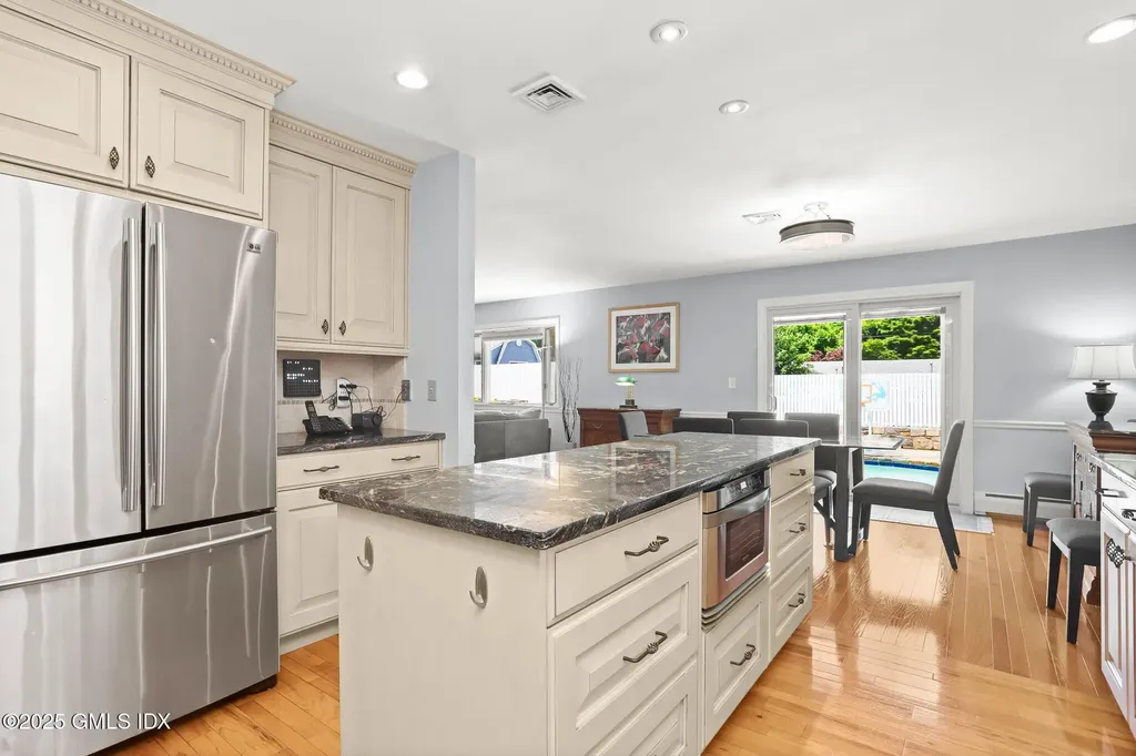 16 Elizabeth Lane Riverside CT 06878