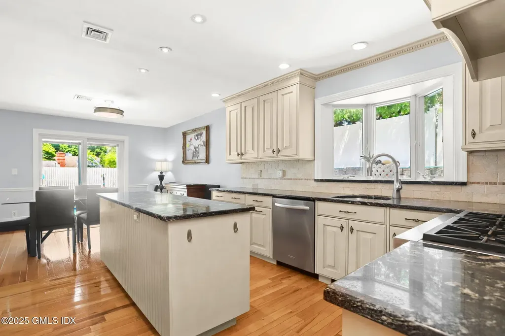 16 Elizabeth Lane Riverside CT 06878