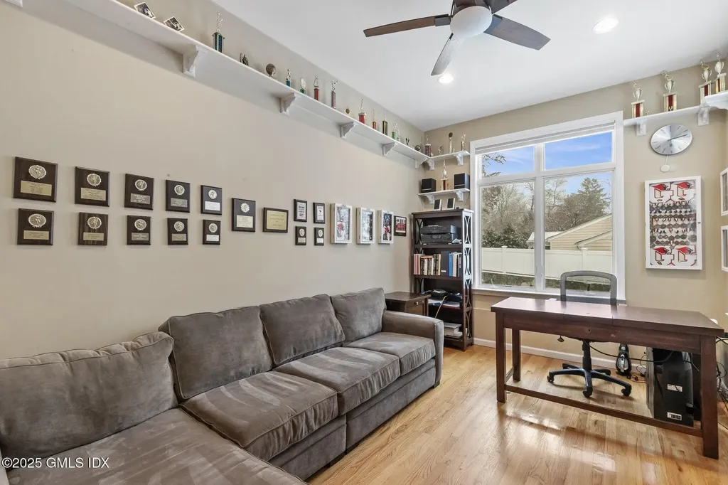 16 Elizabeth Lane Riverside CT 06878