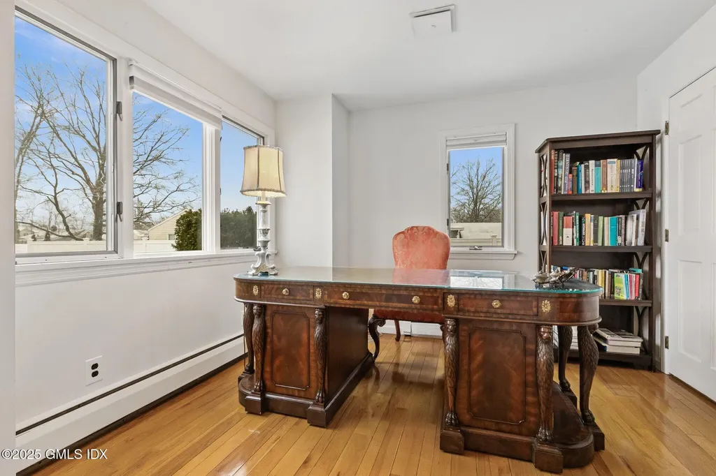 16 Elizabeth Lane Riverside CT 06878