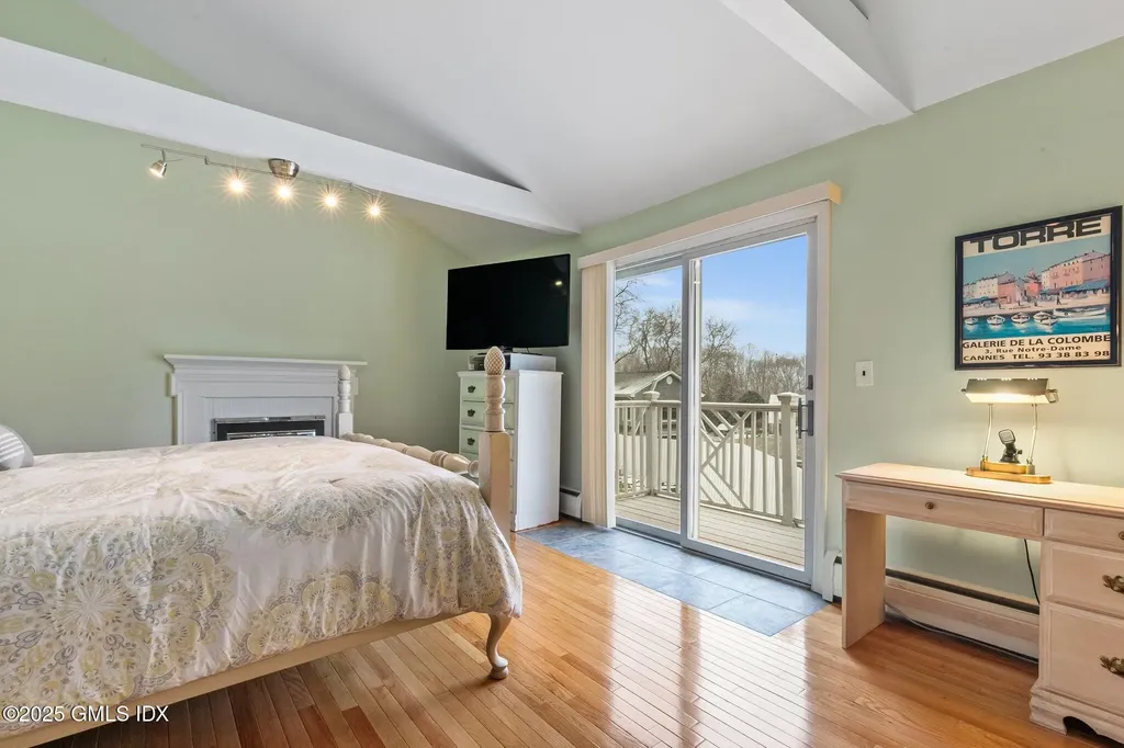 16 Elizabeth Lane Riverside CT 06878